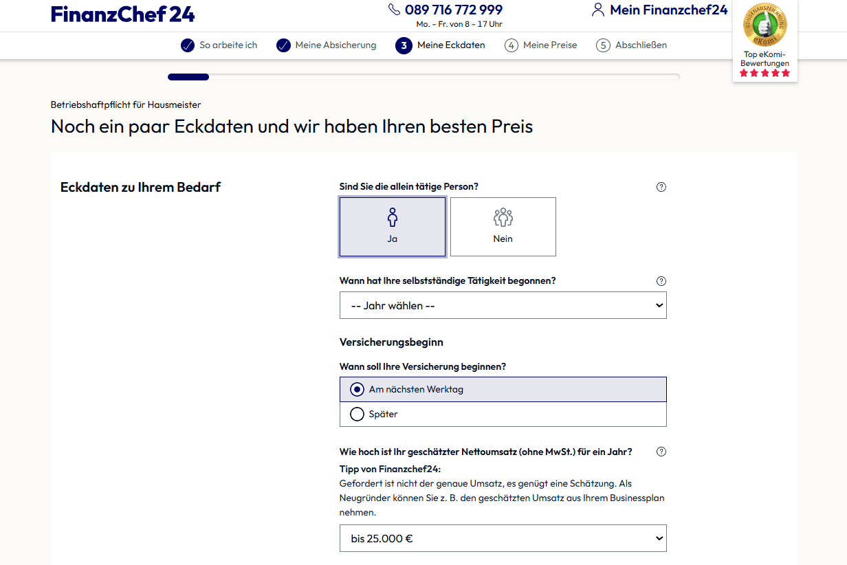 Ein Screenshot der Versicherungsvergleichswebsite „Finanzchef24“, die ein Formular mit verschiedenen Feldern zur Eingabe persönlicher und geschäftlicher Informationen zeigt.