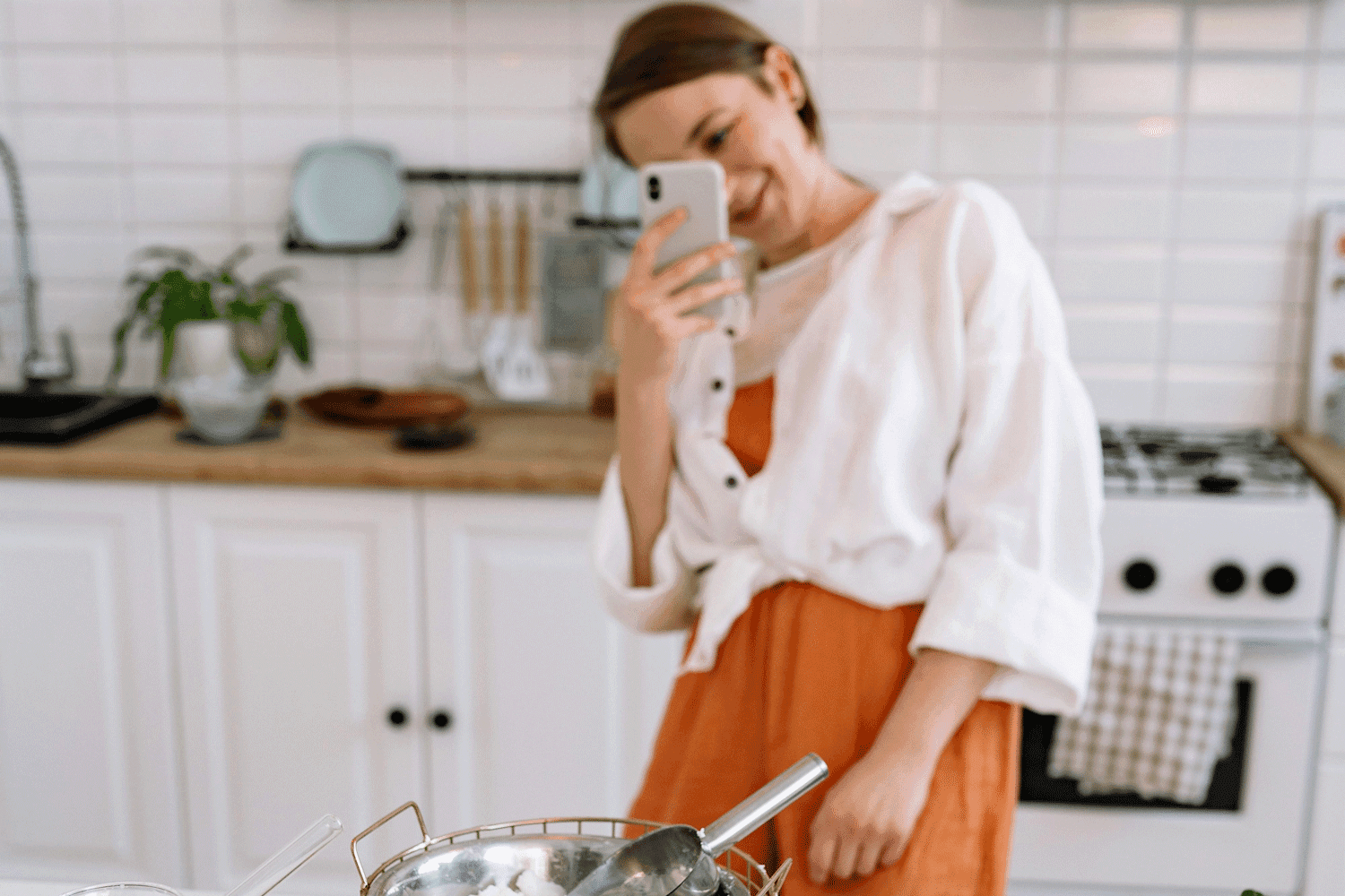 Frau fotografiert für Content Creation