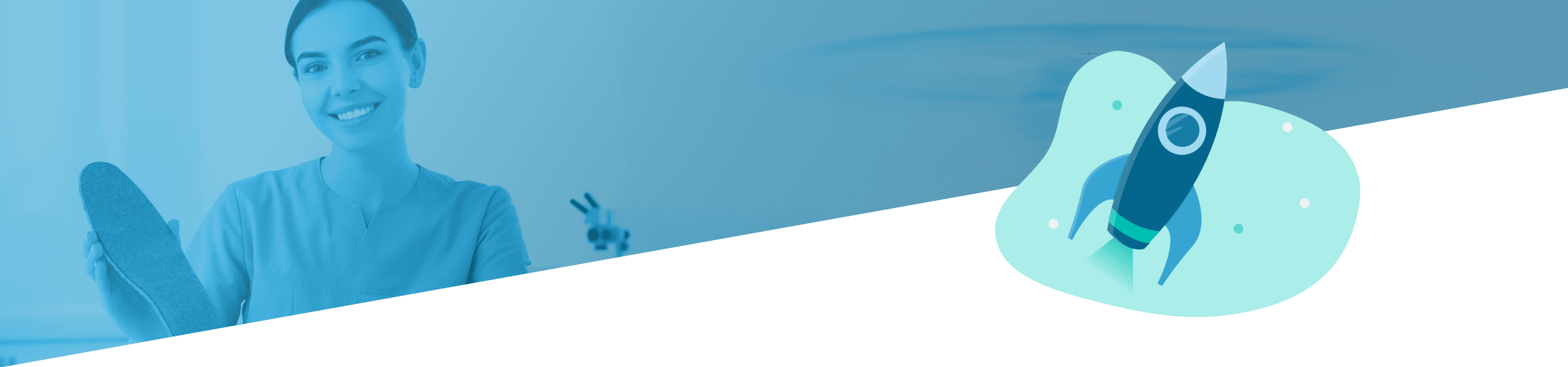 Geteiltes Bild, das links eine lächelnde Ärztin mit einem Stethoskop und rechts einen Raketenstart im Cartoon-Stil zeigt, beide vor einem blauen Hintergrund.