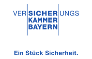 Logo der Versicherungskammer Bayern mit dem Claim „Ein Stück Sicherheit“ in Blau und Weiß.