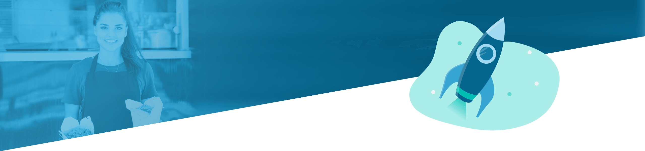 Geteiltes Bild mit einer lächelnden Frau in einem Büro auf der linken Seite und einer Grafik einer startenden Rakete auf der rechten Seite, beide blau getönt.