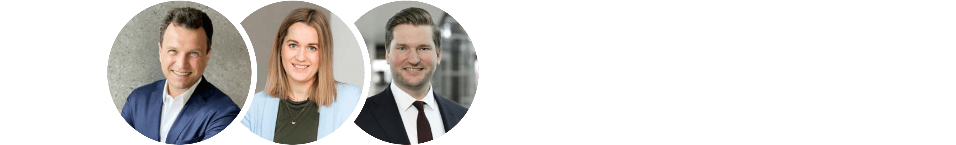 Drei professionelle Porträtfotos hintereinander, die einen lächelnden Mann im blauen Blazer, eine lächelnde Frau im hellblauen Oberteil und einen lächelnden Mann im schwarzen Anzug zeigen.