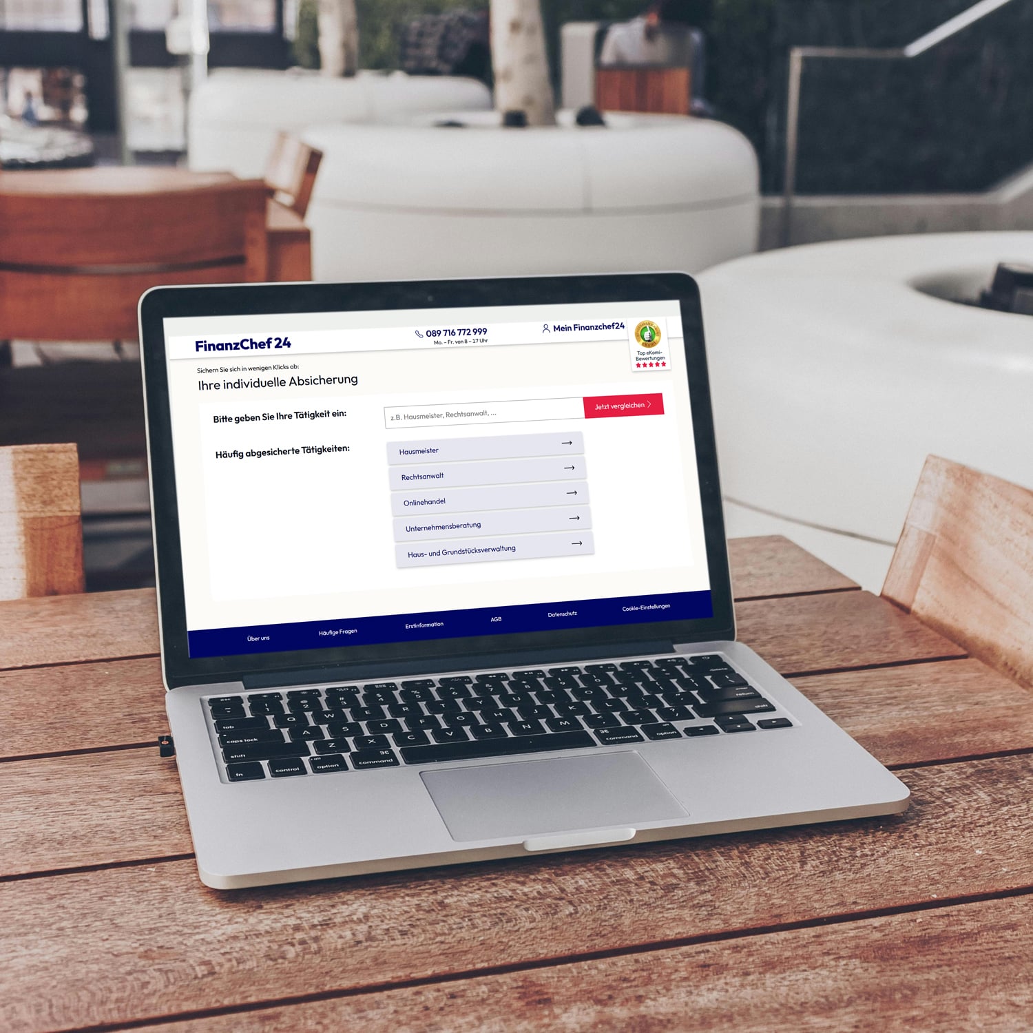 Bedarfsanalyse für Selbstständige und Unternehmer zur passenden Haftpflicht auf Laptop