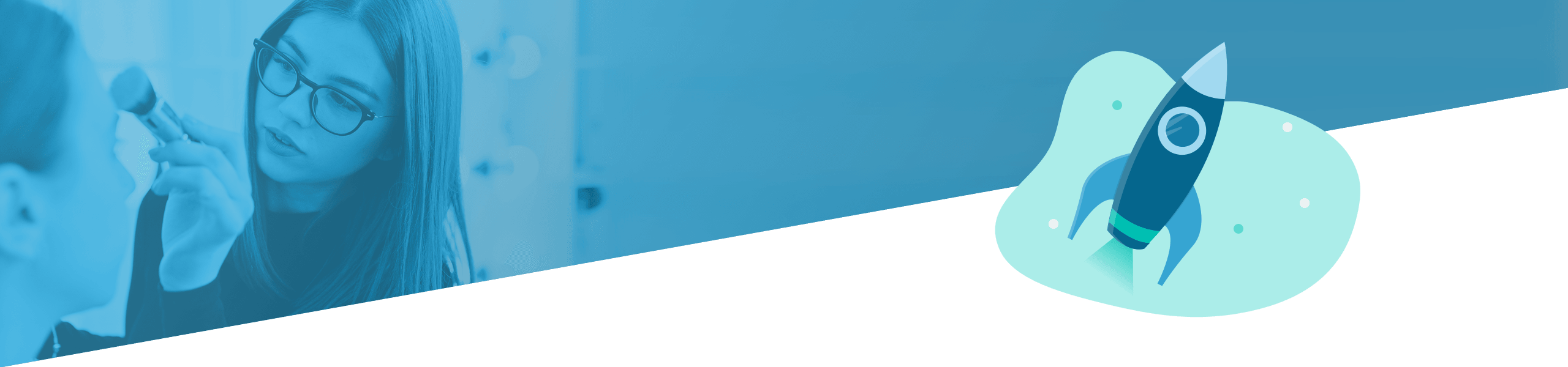 Zweiteiliges Bild: links eine Frau mit Brille, die ein Smartphone benutzt, rechts die Illustration eines stilisierten Raketenstarts.